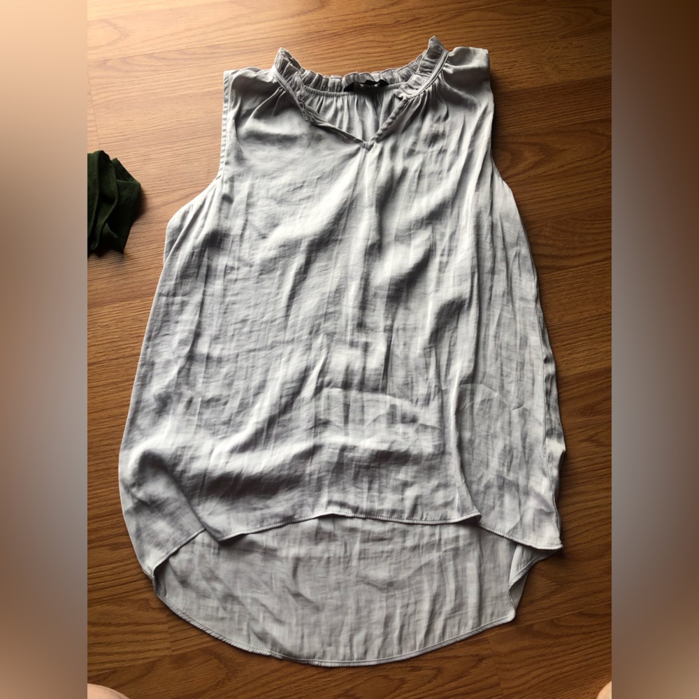 Simply Vera Vera Wang Light Gray Sleeveless Ruffle Neck Blouse